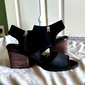 SOLD Toms black comfortable heels size 7 1/2 W no box.block heels
